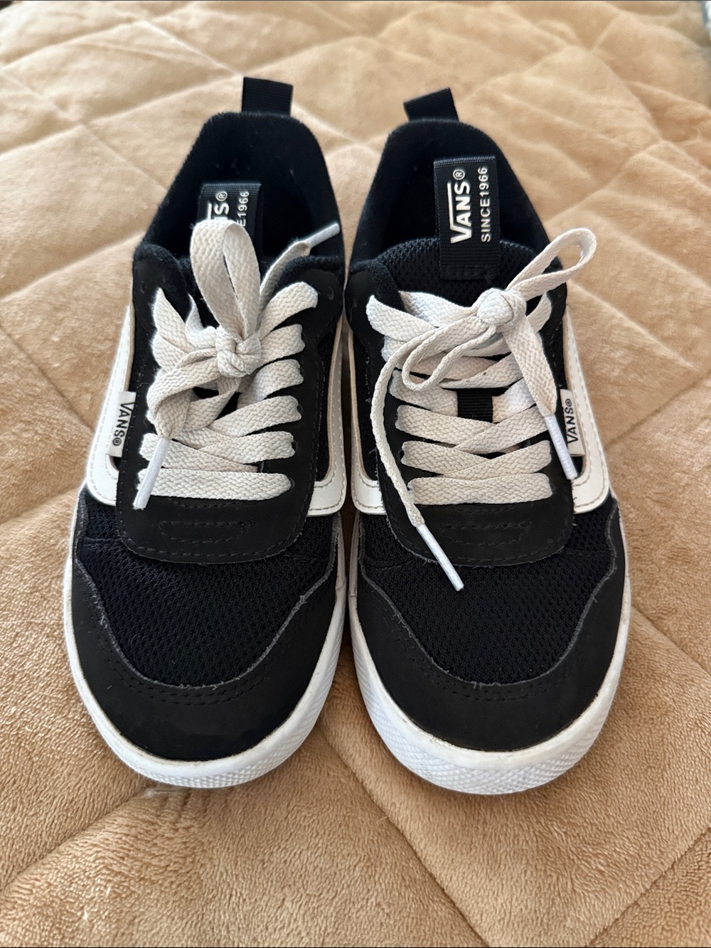 Vans Kids Black and White Low-Top Sneakers